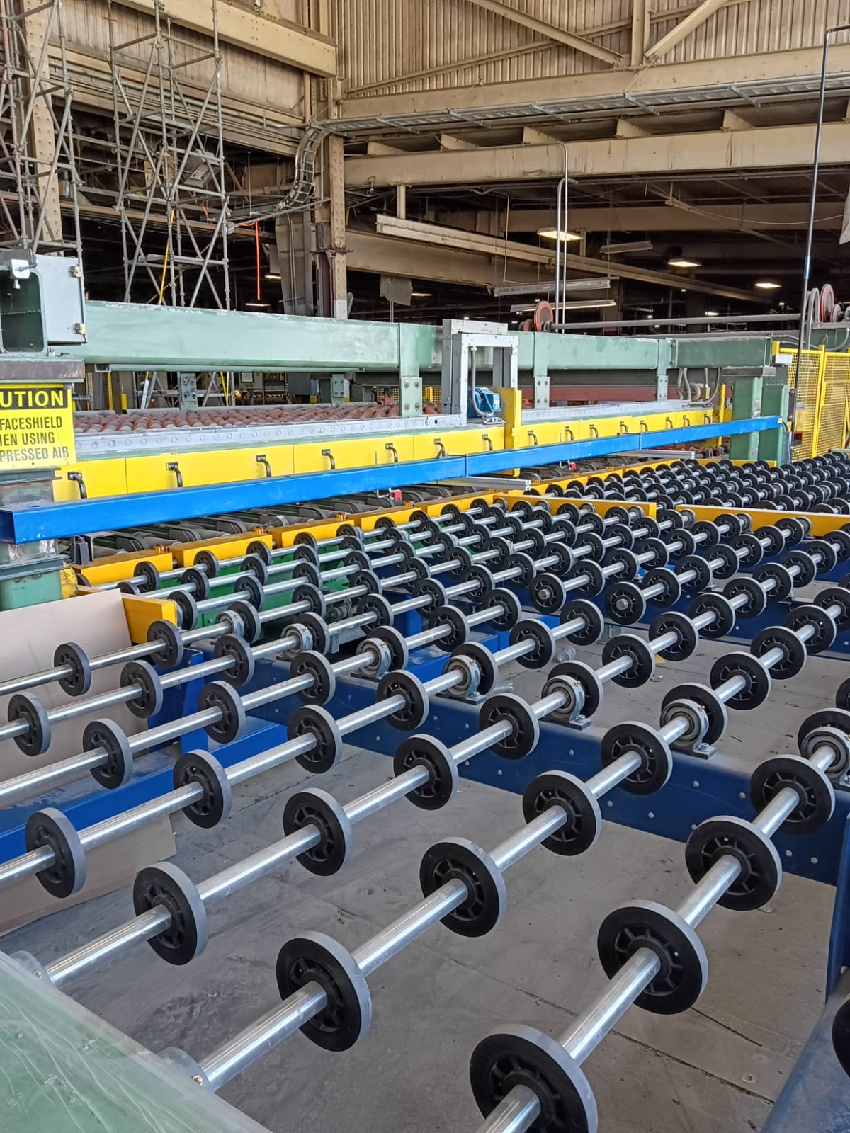Conveyor installation for flat glass line.